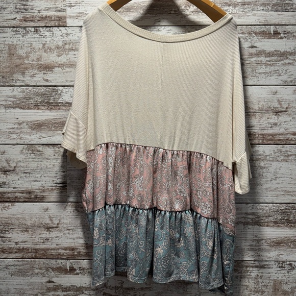 Honeyme Cream and Paisley Colorblock Tee 3 XL - Picture 3 of 4